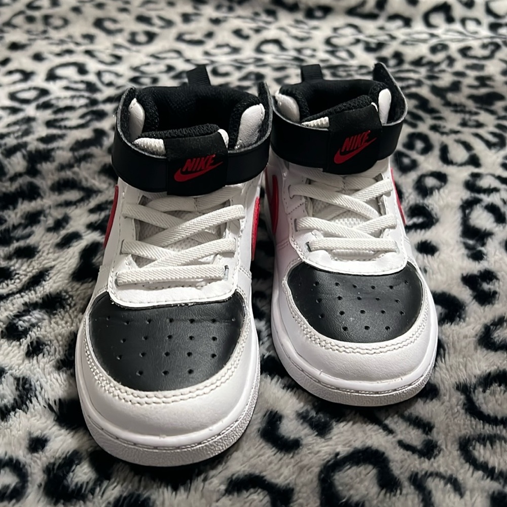 Nike toddler boys 9. C